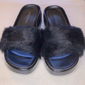 Donald J Pliner Black Rabbit Fur Slide on’s size 8 N